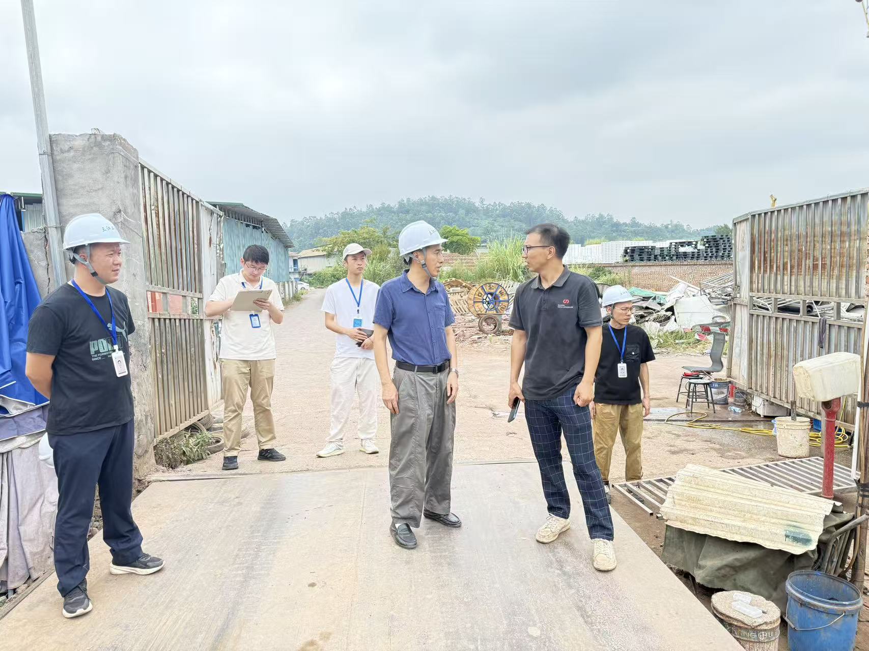 宜宾三江新区工服局、消防救援大队组织我司专家对废旧回收企业专项安全检查